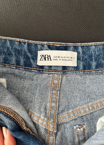 Zara Kadın Mavi Rahat Kesim Mini Denim Şort Zara