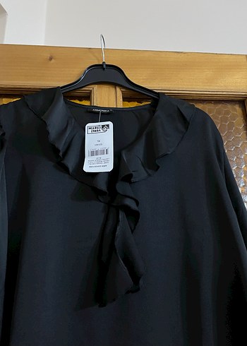 Uzun Kollu Siyah Fırfırlı Kadın Bluz - Görsel 5