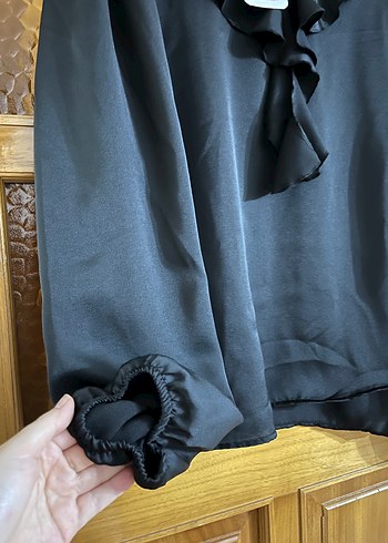 Uzun Kollu Siyah Fırfırlı Kadın Bluz - Görsel 3