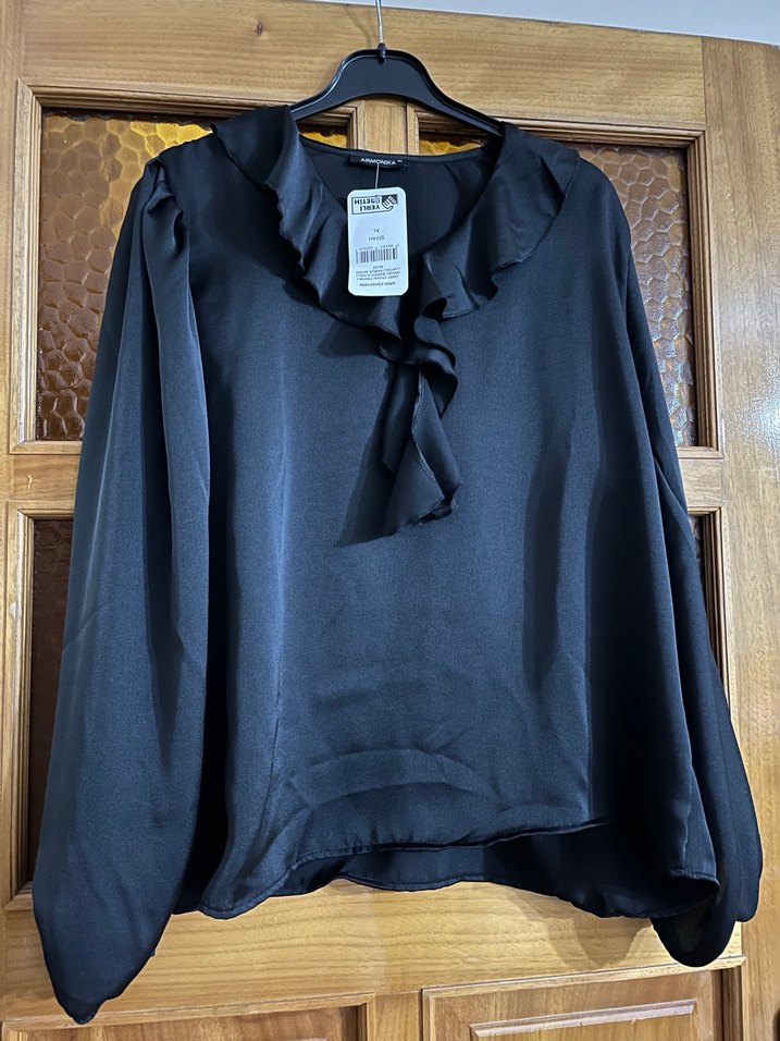 Uzun Kollu Siyah Fırfırlı Kadın Bluz - Görsel 2