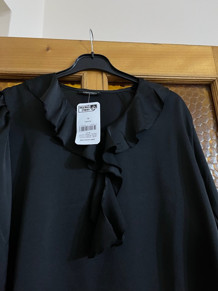 Uzun Kollu Siyah Fırfırlı Kadın Bluz - Görsel 5