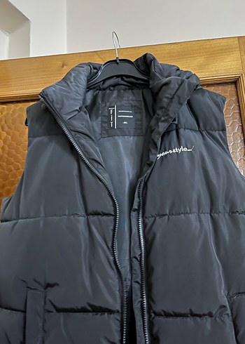 Siyah Fermuarlı Yüksek Yakalı Yelek - Görsel 5