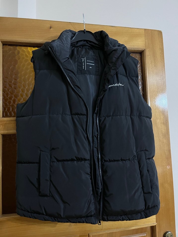 Siyah Fermuarlı Yüksek Yakalı Yelek - Görsel 3