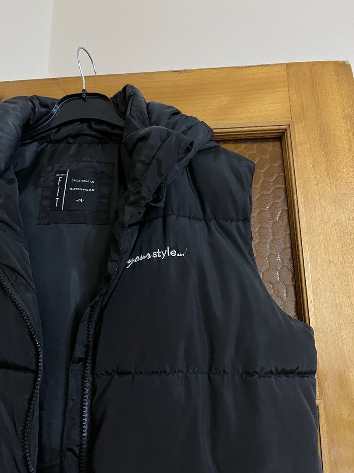 Siyah Fermuarlı Yüksek Yakalı Yelek - Görsel 4