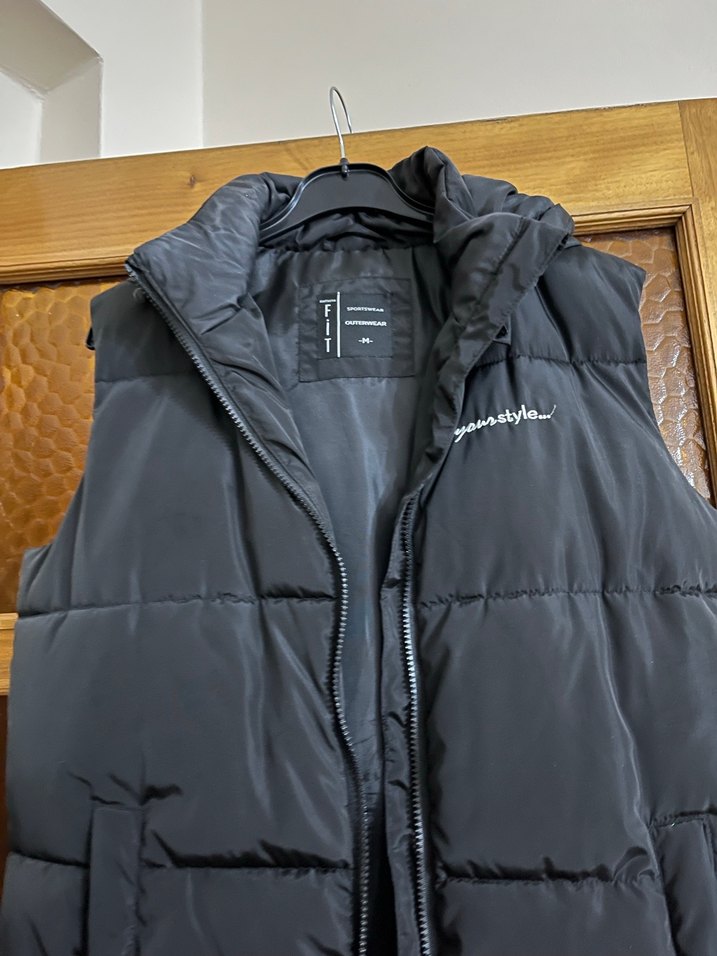 Siyah Fermuarlı Yüksek Yakalı Yelek - Görsel 5