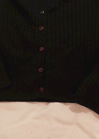 Siyah Düğmeli V Yaka Kadın Hırka - Görsel 4