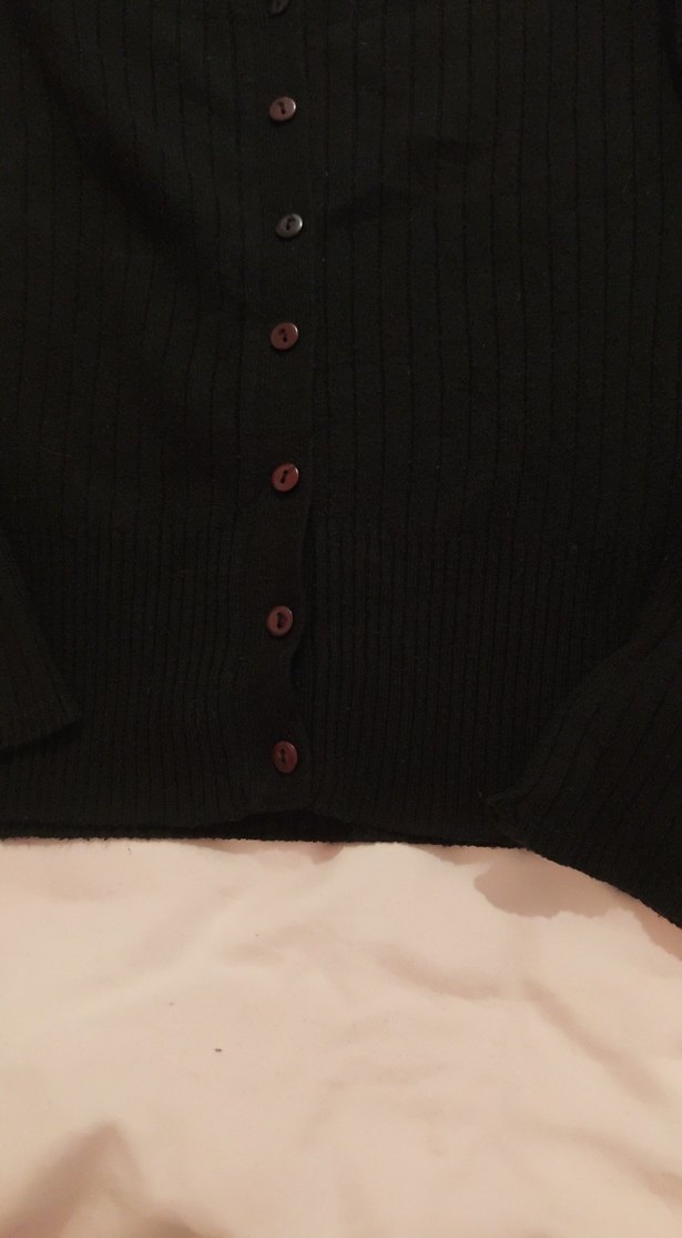 Siyah Düğmeli V Yaka Kadın Hırka - Görsel 4