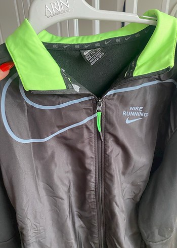 Nike Siyah Yeşil Erkek Spor Rüzgarlık - Görsel 2