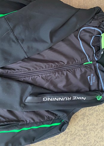 Nike Siyah Yeşil Erkek Spor Rüzgarlık - Görsel 4