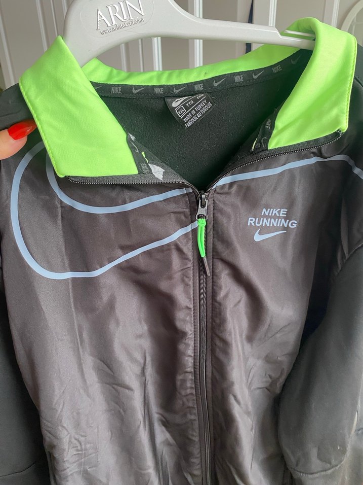 Nike Siyah Yeşil Erkek Spor Rüzgarlık - Görsel 2