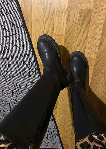 Siyah Tokalı Kadın Rugan Botu - Görsel 3