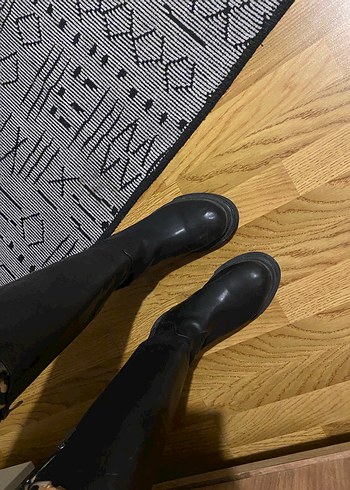 Siyah Tokalı Kadın Rugan Botu - Görsel 4