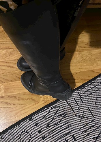 Siyah Tokalı Kadın Rugan Botu - Görsel 6