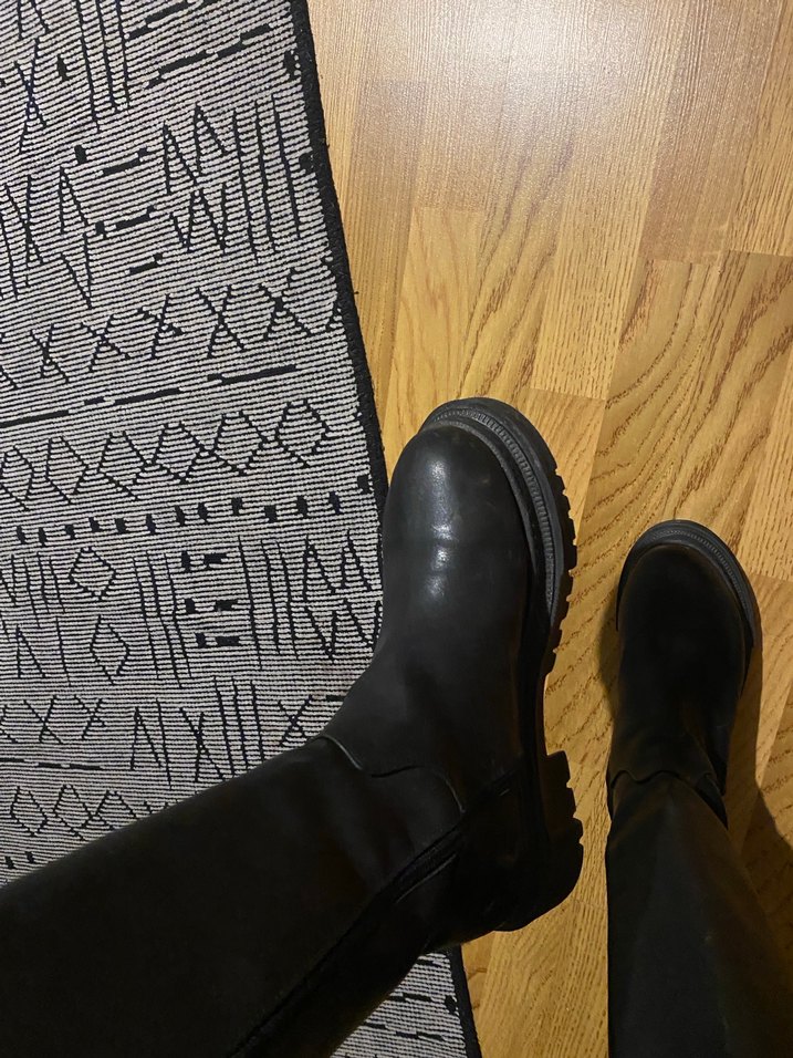 Siyah Tokalı Kadın Rugan Botu - Görsel 2