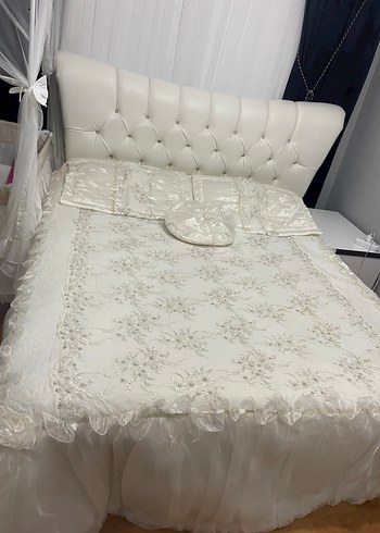 İşlemeli Beyaz Yatak Örtüsü - Görsel 11