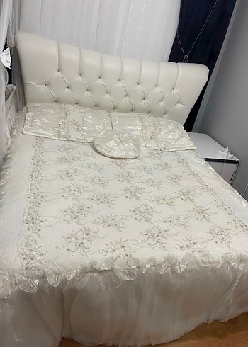 İşlemeli Beyaz Yatak Örtüsü - Görsel 10