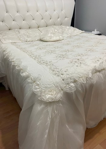 İşlemeli Beyaz Yatak Örtüsü - Görsel 3