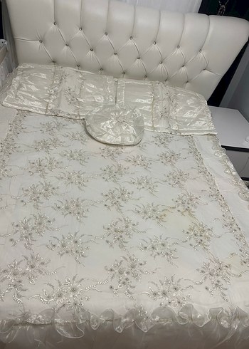 İşlemeli Beyaz Yatak Örtüsü - Görsel 13