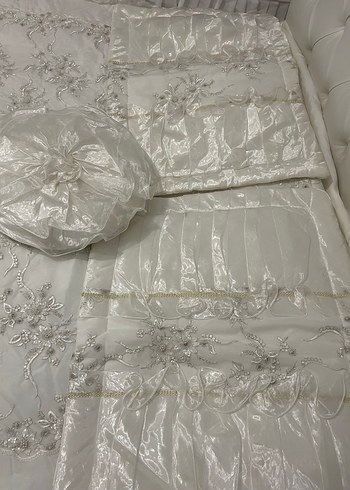 İşlemeli Beyaz Yatak Örtüsü - Görsel 6