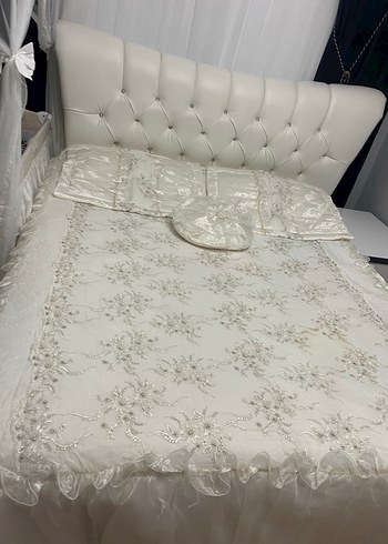 İşlemeli Beyaz Yatak Örtüsü - Görsel 7