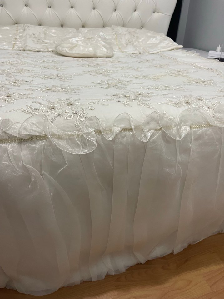 İşlemeli Beyaz Yatak Örtüsü - Görsel 5