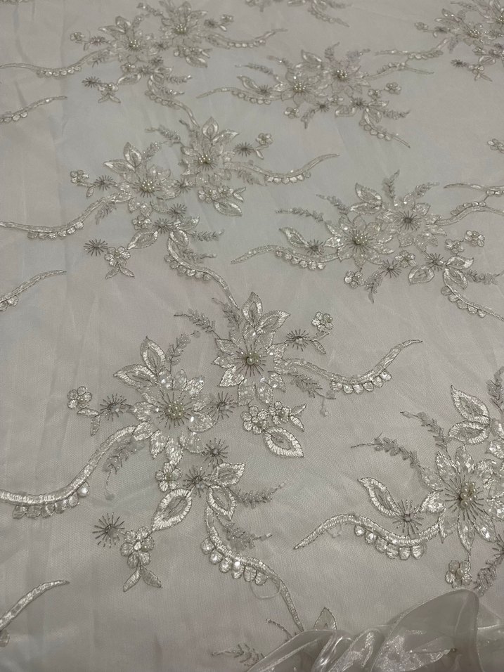 İşlemeli Beyaz Yatak Örtüsü - Görsel 4