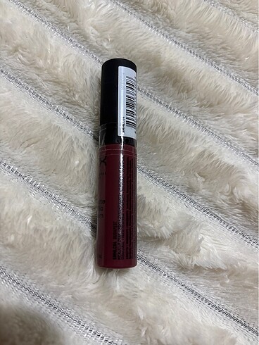  Beden NYX metallic ruj