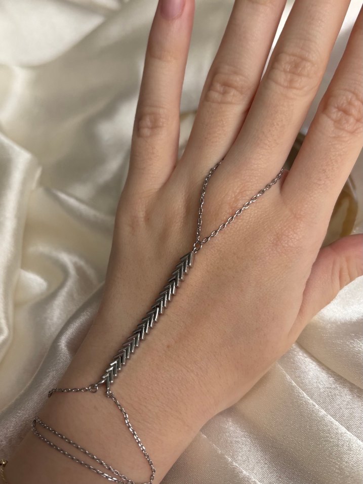 Minimalist Gümüş Renk Zincirli Kadın El Zinciri Çelik Şahmeran - Görsel 3