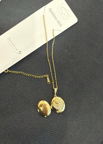 Altın Renk Zincir Detaylı Mini Kolye