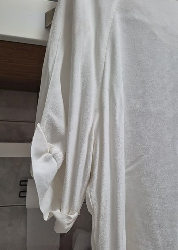 Ofis tipi Kadın Beyaz Keten Kol Detaylı Bluz - Görsel 2