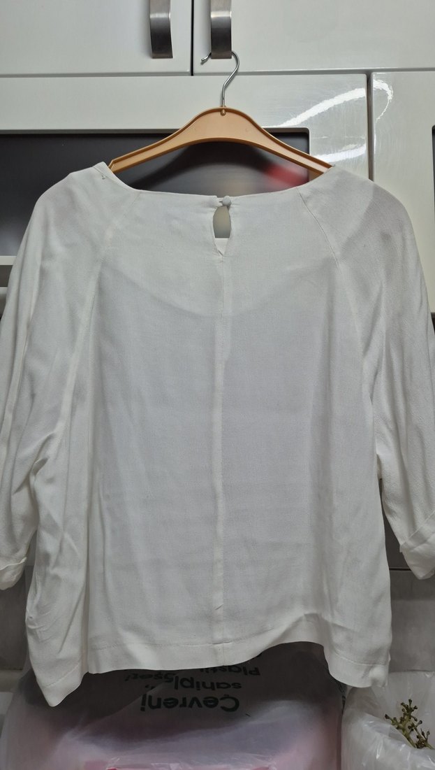 Ofis tipi Kadın Beyaz Keten Kol Detaylı Bluz - Görsel 5