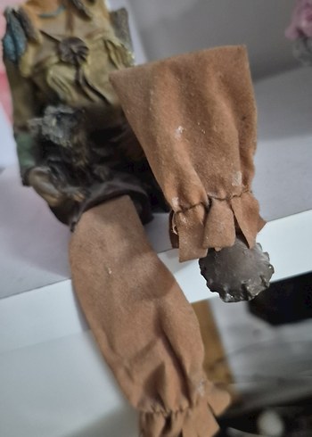 Kahverengi Kıyafetli Kafasız Figürin - Görsel 2