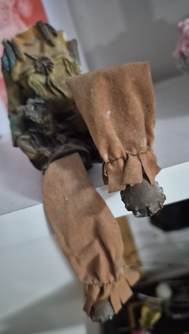 Kahverengi Kıyafetli Kafasız Figürin - Görsel 2