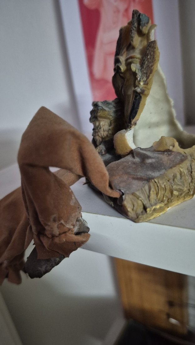 Kahverengi Kıyafetli Kafasız Figürin - Görsel 4