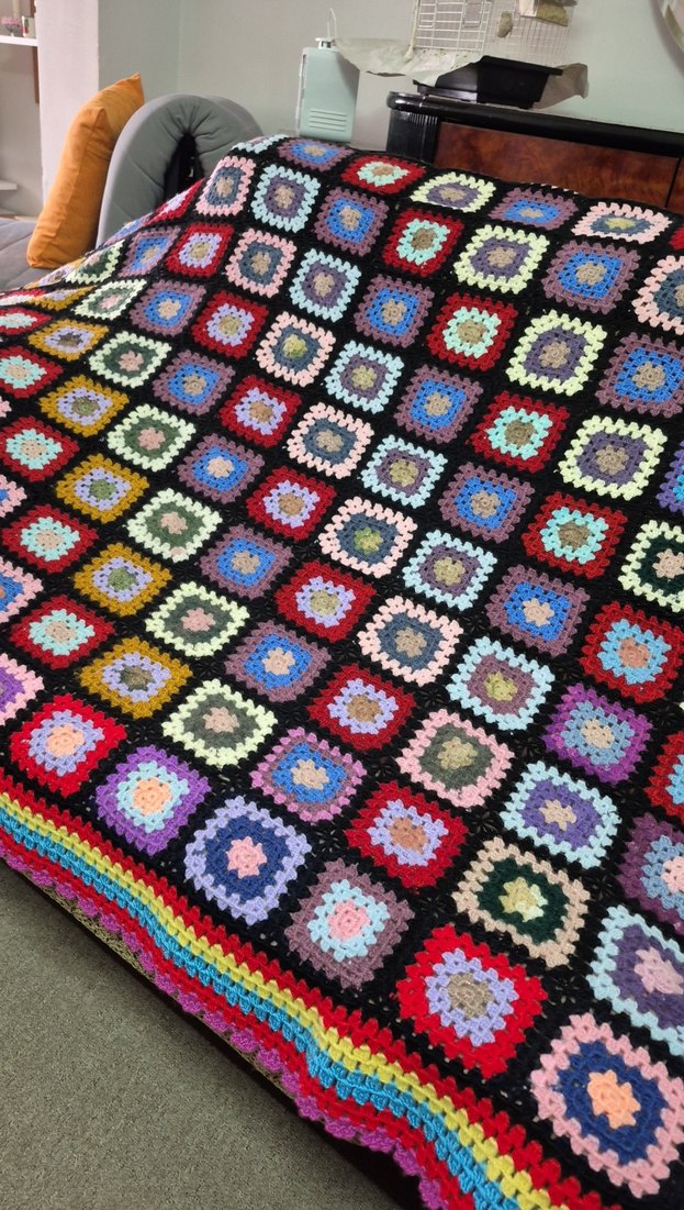 Renkli Desenli Örgü Battaniye - Görsel 3