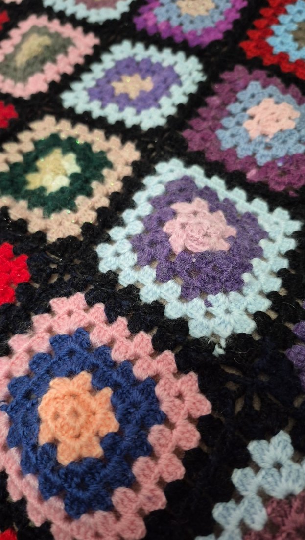 Renkli Desenli Örgü Battaniye - Görsel 2