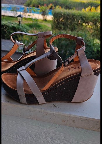 İnci Süet Dolgu Topuklu Kadın Sandalet - Görsel 3