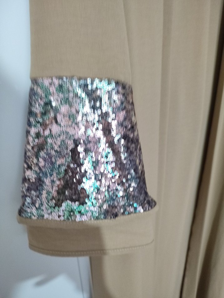 Parlak İşlemeli Bej Uzun Abaya - Görsel 5