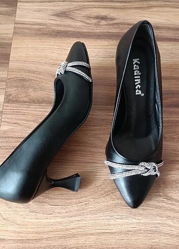 37 Beden siyah Renk Siyah stiletto alçak topuk