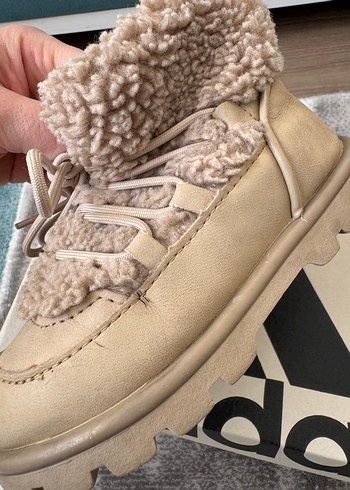 Bej Kürklü Kız Botu - Görsel 5