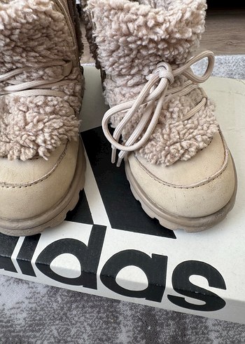 Bej Kürklü Kız Botu - Görsel 3