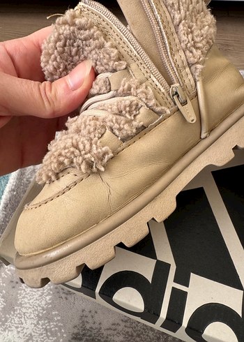 Bej Kürklü Kız Botu - Görsel 4