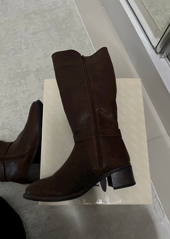 Kadın Kahverengi Deri Tokalı Diz Boyu Bot - Görsel 3