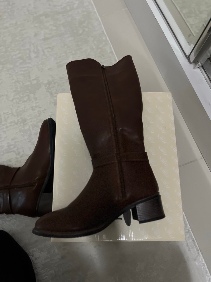 Kadın Kahverengi Deri Tokalı Diz Boyu Bot - Görsel 3