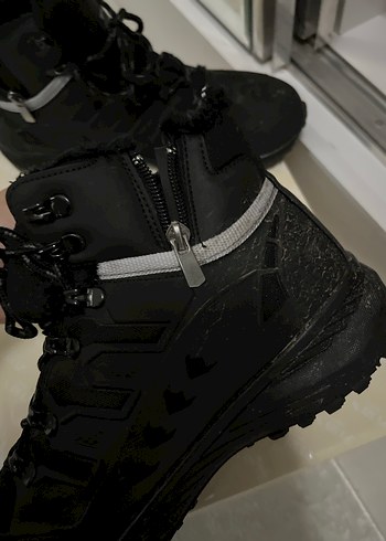 Siyah Kürklü erkek bot - Görsel 3