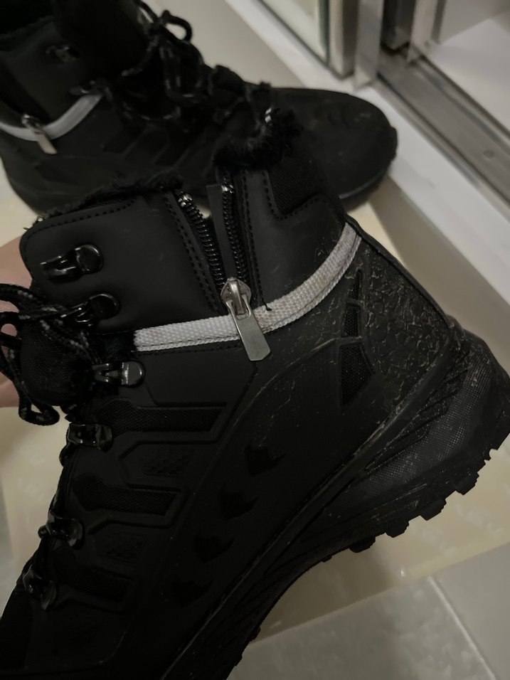 Siyah Kürklü erkek bot - Görsel 3