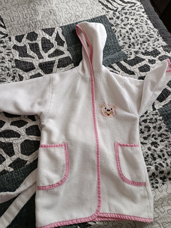 Nakışlı Beyaz Kız Bornoz ve Havlu Seti - Görsel 3