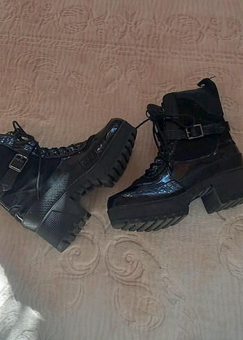 41 Beden Kadın Siyah Platform Topuklu Gotik Bot