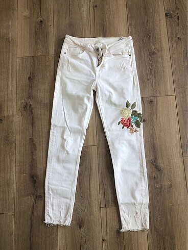 Zara 36 beyaz pantolon