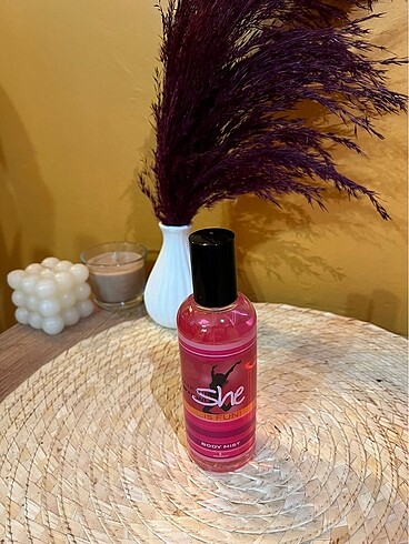 She is fun body mist (150ml) vücut parfümü